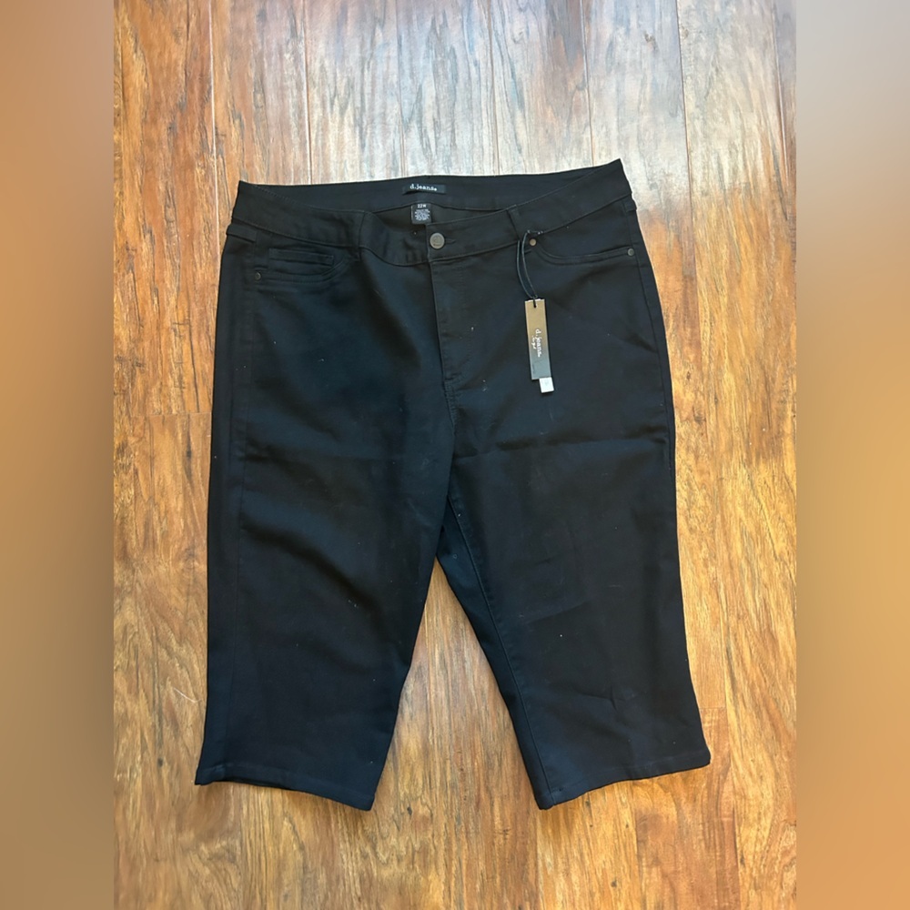 D. Jeans Black Denim Capri Pants Women’s Size 22W NWT 🖤